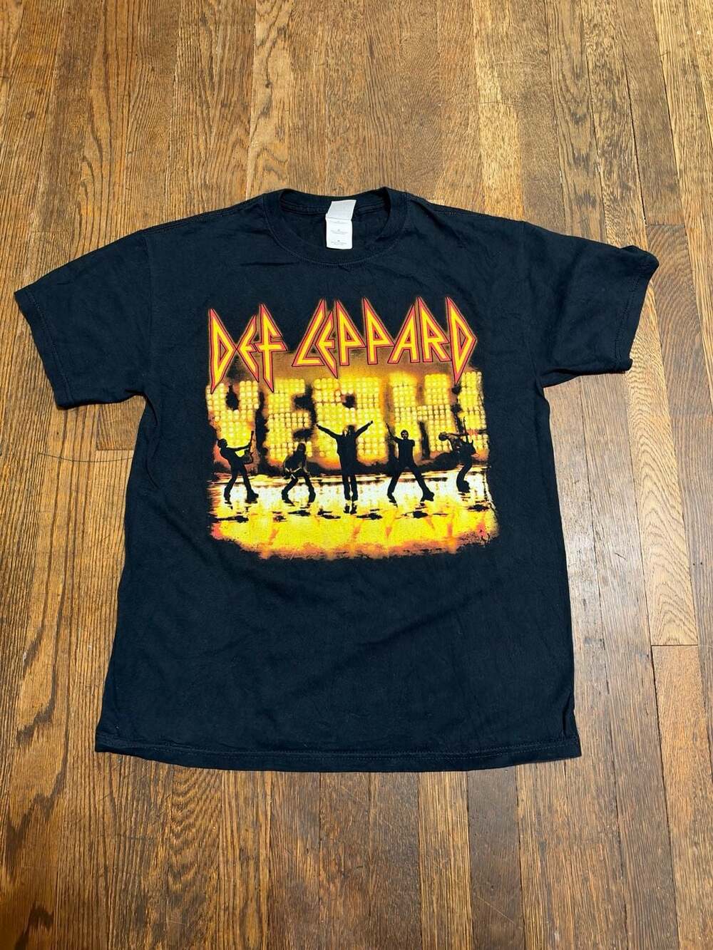 Gildan Def Leppard Yeah! 2006 Tour T-Shirt Size M Black Concert Graphic Tee